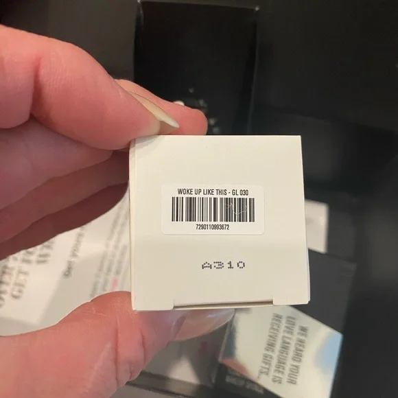 1 LEFT! IL MAKIAGE Foundation - Woke Up Like This (Tint #30) - Picture 5 of 6